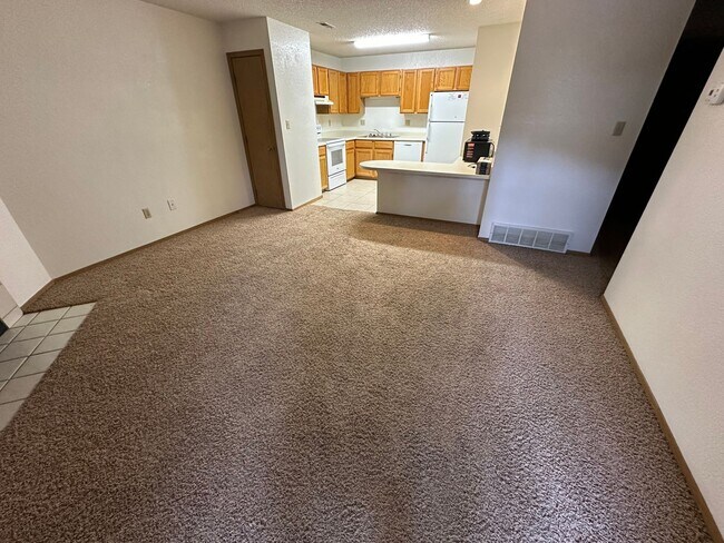 Foto del edificio - Cozy End-Unit Condo in Gated Community