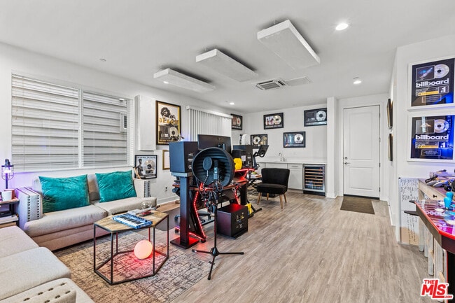 Building Photo - 625 Daniel Freeman Cir