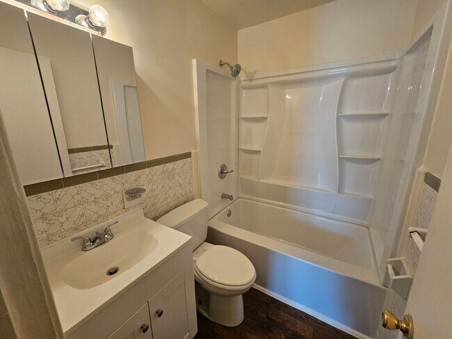 Foto del edificio - 3317 Montclair Rd
