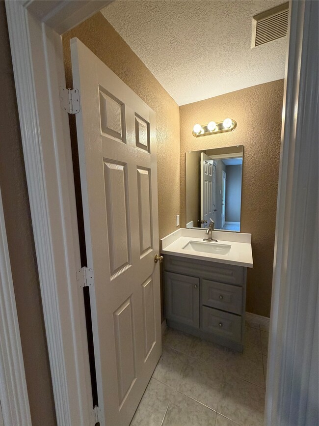 Building Photo - 9110 Prairie Trails Dr