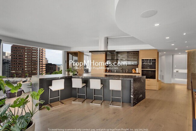 Foto del edificio - Fully Updated Luxury Portland Penthouse - The Gem of the City!