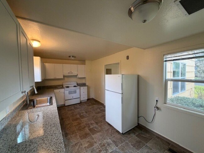 Foto del edificio - Charming 4 Bedroom ~ 1 Bathroom Home in Southeast Corvallis