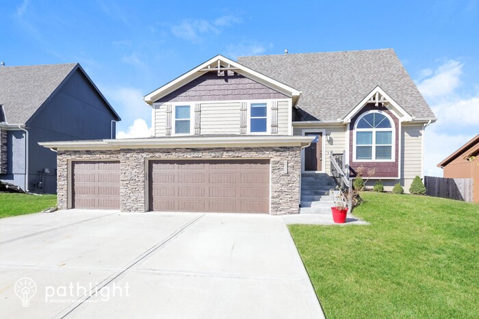 Primary Photo - 644 SW Crestview Dr, Grain Valley, MO, 64029