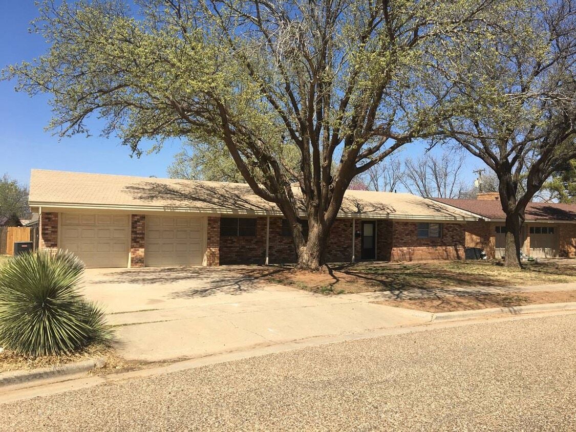 2118 65th Pl, Lubbock, TX 79412 House for Rent in Lubbock, TX