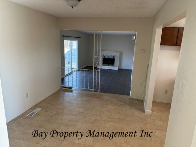 Building Photo - Refreshed 4 Bedroom, 2 Bath Home Near Wind...