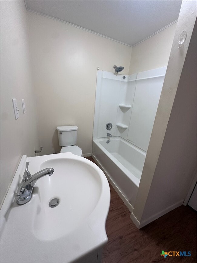 Building Photo - 921 E Courthouse St