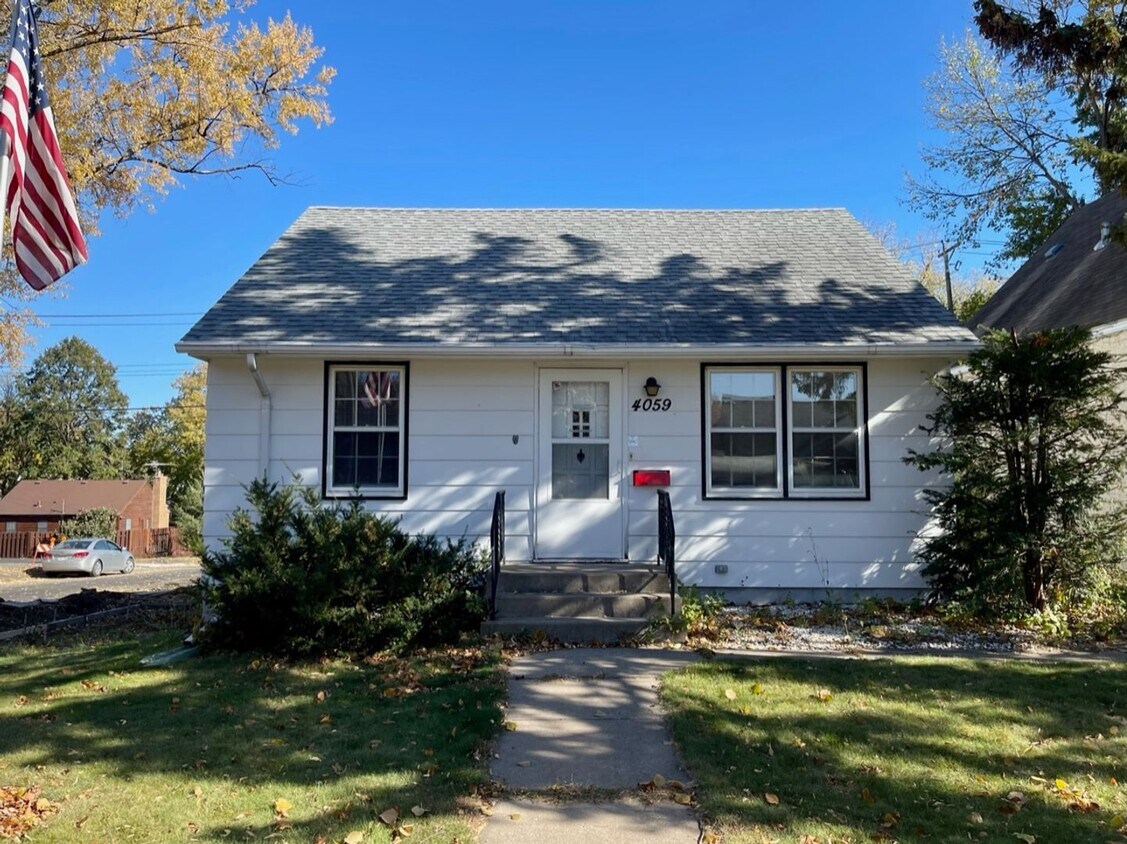Primary Photo - Incredible 3 bed 2 bath house!!!!