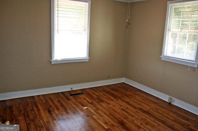 Foto del edificio - 472 Whitehall Rd