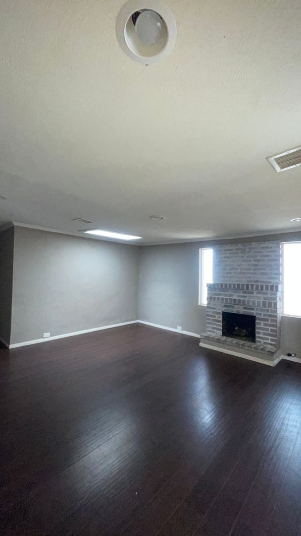 Foto del edificio - Charming and spacious 3-Bedroom 2 bath house.