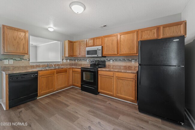 Building Photo - 1102 Springwood Dr