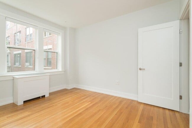 Building Photo - Large 2 bed in Porter Square