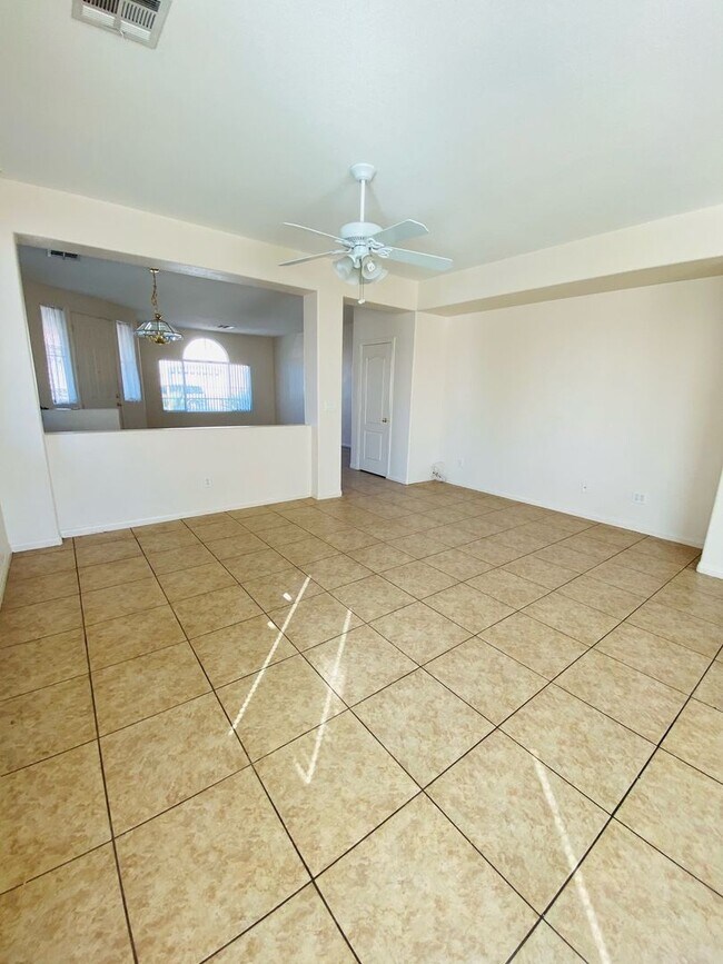 Building Photo - CHARMING SINGLE STORY HOME LOCATED IN MONA...