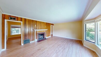 Building Photo - 200 W Naomi Ave