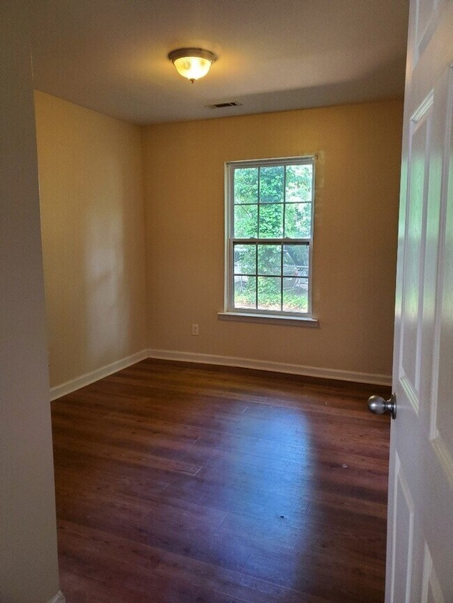Foto del edificio - SPACIOUS 3 BEDROOM TOWNHOUSE FOR RENT IN GREENVILLE!