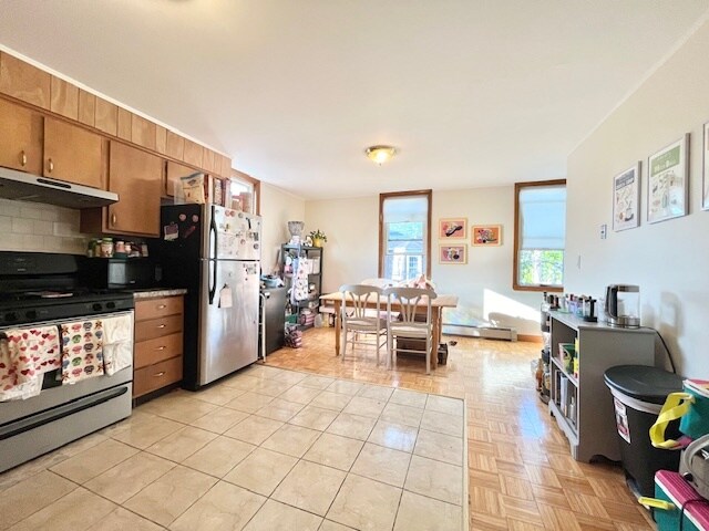 Primary Photo - 27 Higgins St