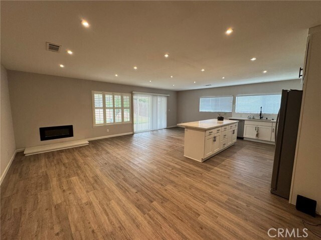 Foto del edificio - 1039 Adel Ave