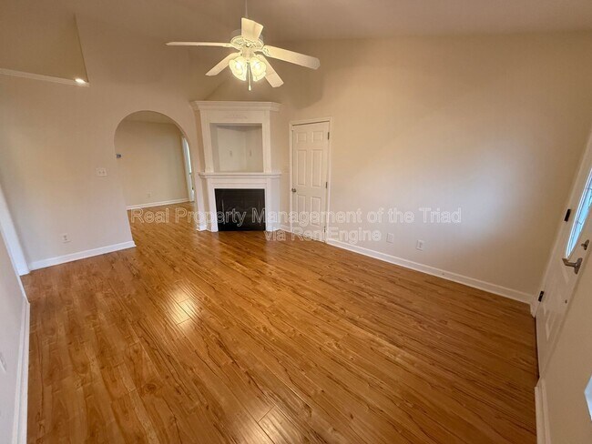 Foto del edificio - 509 Denny Dr