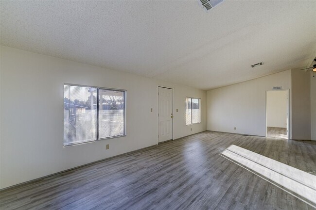 Foto del edificio - 2 Bedroom, 2 Bath Home Close to Willow Lake in Prescott