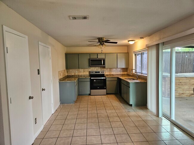 Foto del edificio - 611 Dewberry Dr