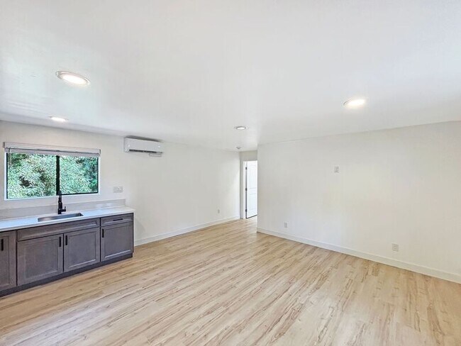 Building Photo - 3091 Boundary St