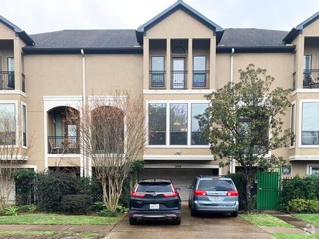 Building Photo - 1804 Tuam St