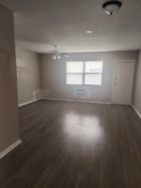 Building Photo - 1361 SE 3rd Ct