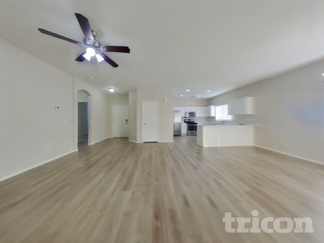 Building Photo - 16823 W Cottonwood St