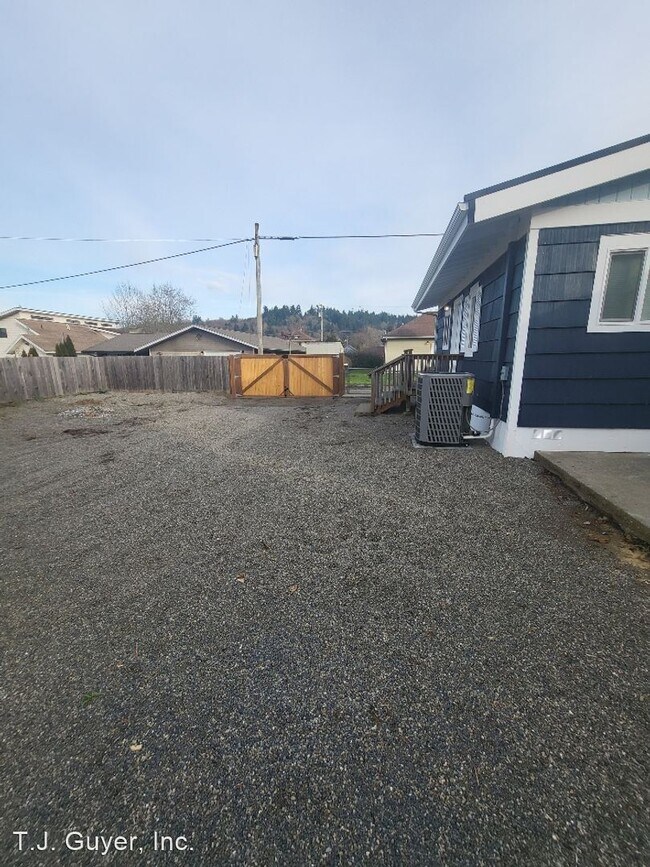 Building Photo - 4 br, 2.5 bath House - 856 NW Folsom St