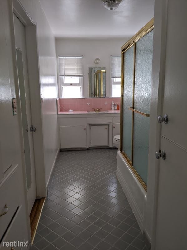 Building Photo - 221 S Marengo Ave