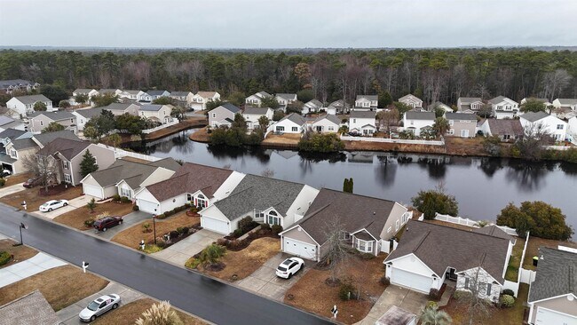 Foto del edificio - 698 Pepperbush Dr