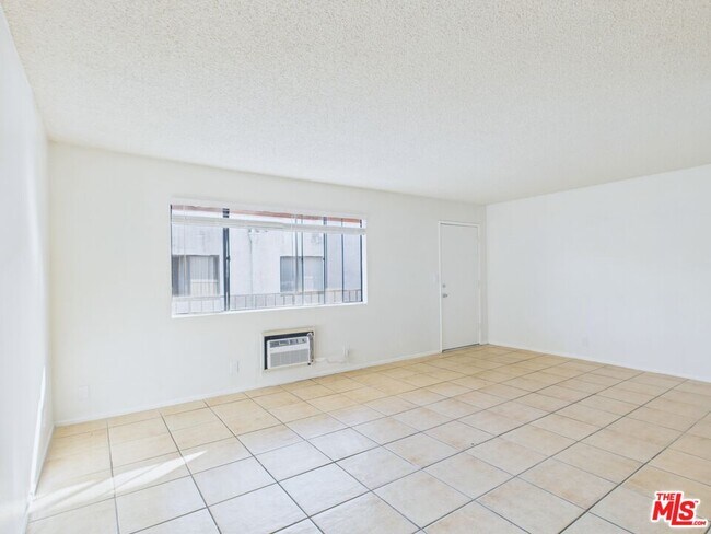 Building Photo - 236 S Ave 55