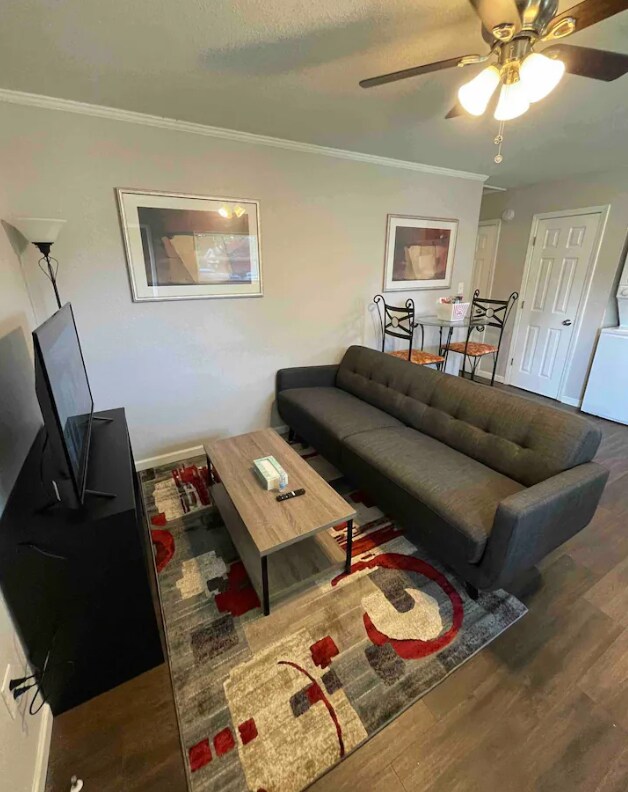 1123 Unidad C Sala de estar/comedor - 1123 S Victory St