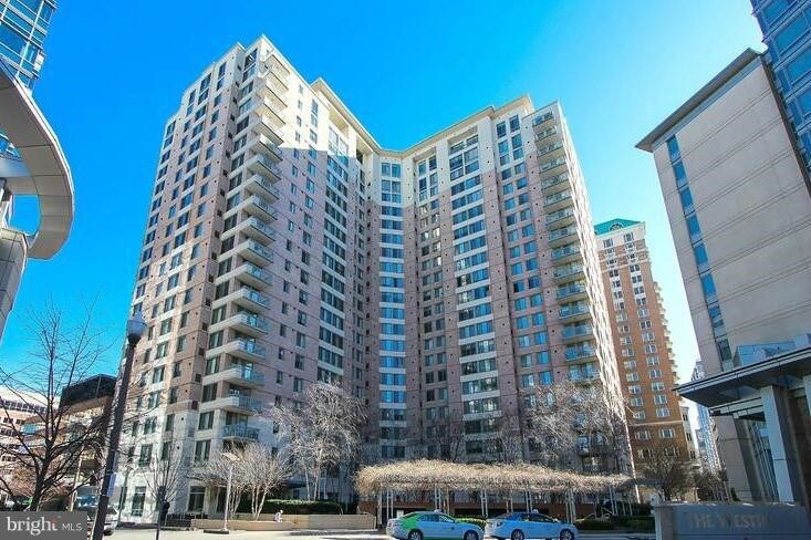 Foto principal - 851 N Glebe Rd