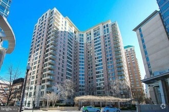 Building Photo - 851 N Glebe Rd