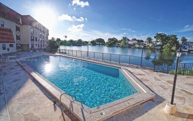 Foto del edificio - 1325 W 68th St