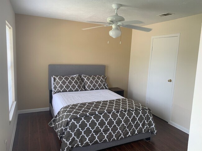 Foto del edificio - 2311 Chelsea Knoll Ln