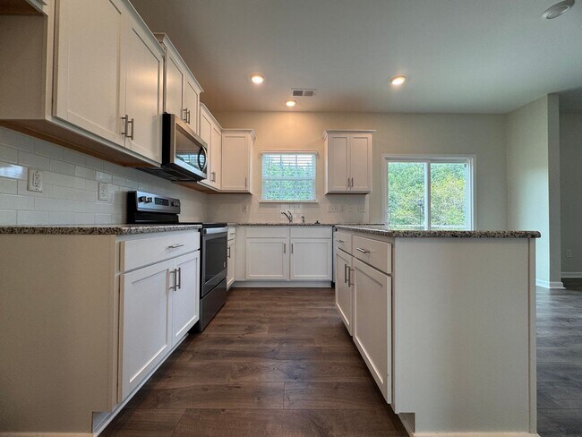 Foto del edificio - Beautiful 4BR 2.5BA Home in Trinity