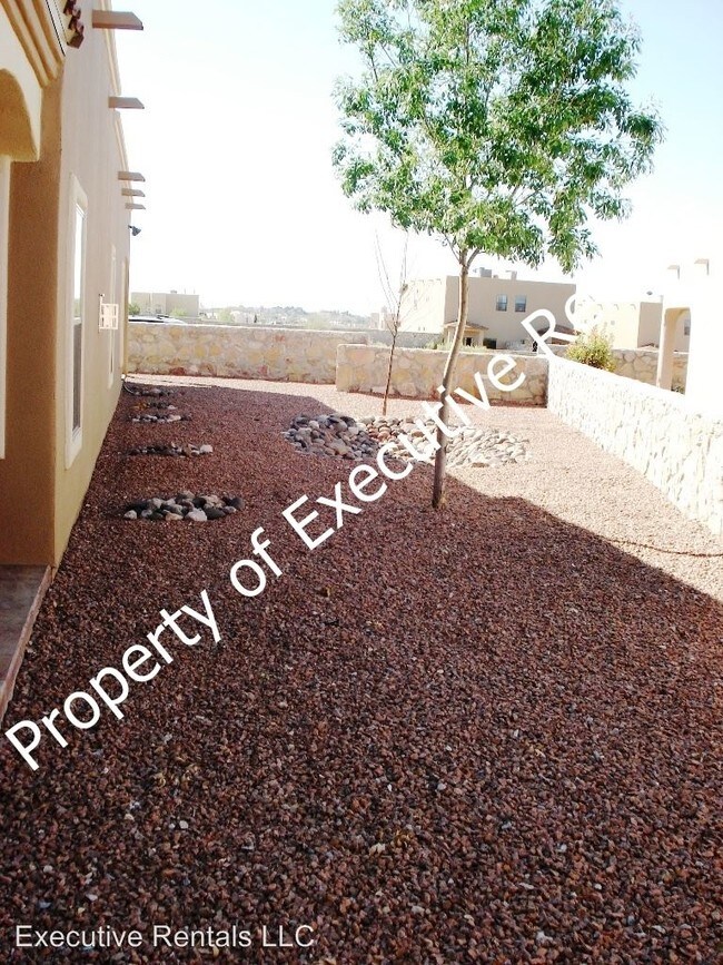 Building Photo - 4226 Tres Ninos Dr