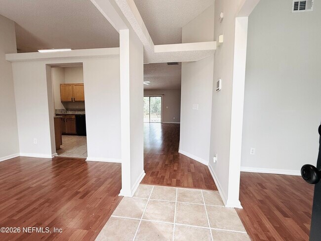 Foto del edificio - 8713 Star Leaf Rd N