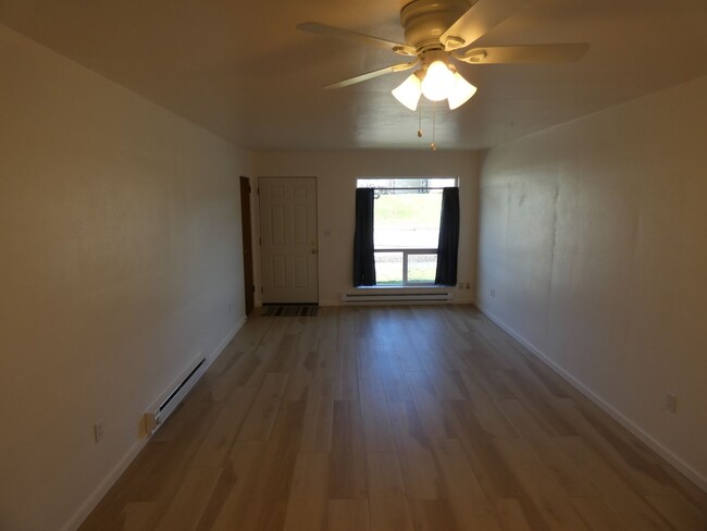 Building Photo - APPLICATION PENDING -  **408 N Jones**