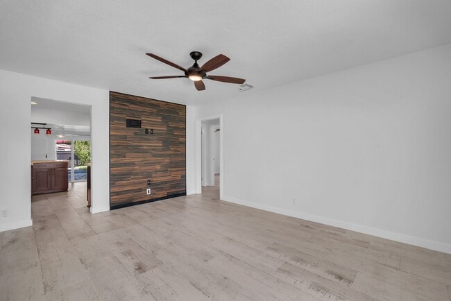 Building Photo - Beautiful home in quiet neighborhood