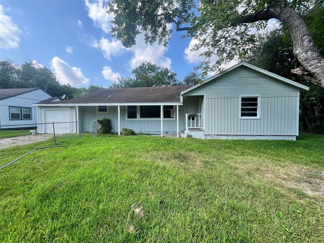 Primary Photo - 2502 N Houston Dr