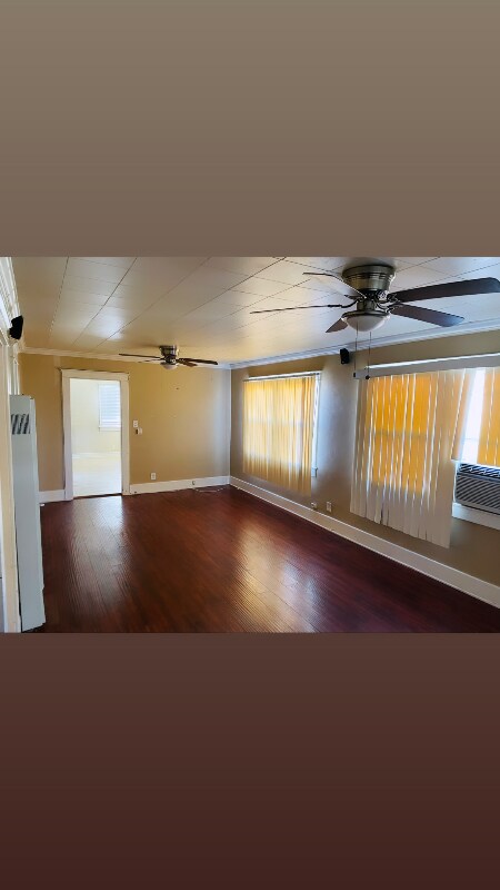 Foto del edificio - 838 W 69th St