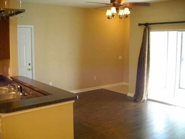 Foto del edificio - 1 Bedroom/1 Bathroom Available in July!