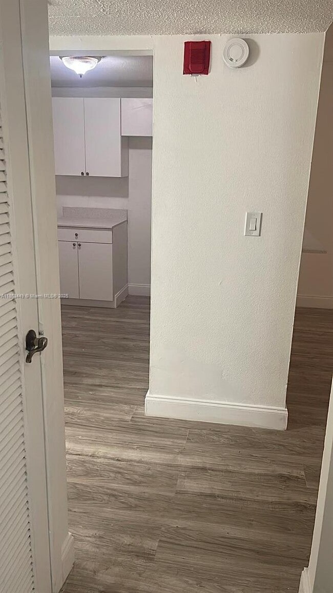 Foto del edificio - 18101 NW 68th Ave