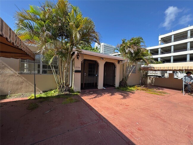 Foto del edificio - 2524 SW 6th St