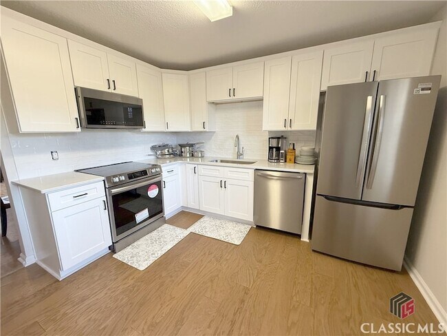 Building Photo - 100 Woodstone Dr