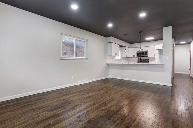 Building Photo - 316 E 18th Ave