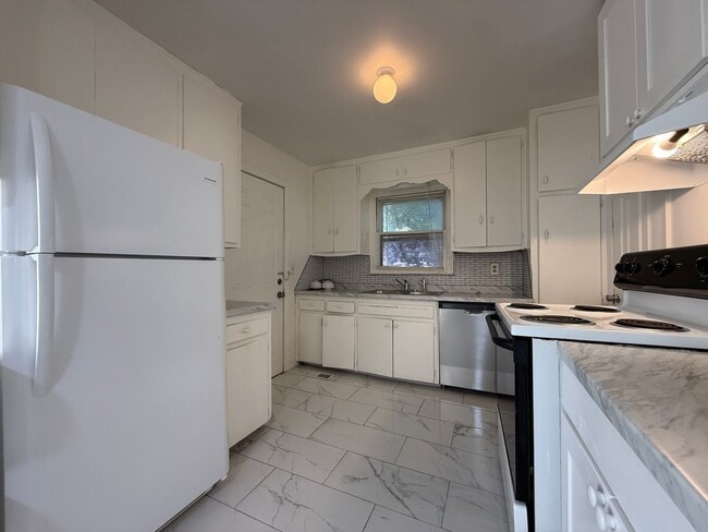 Foto del edificio - Available Now!! **50% off the First Month's Rent** Discover this lovely 3 bedroom home in NW OKC!