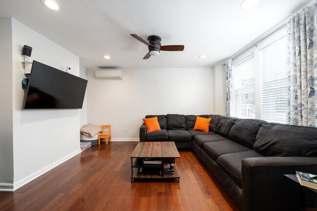 Foto del edificio - 67A Columbia Ave